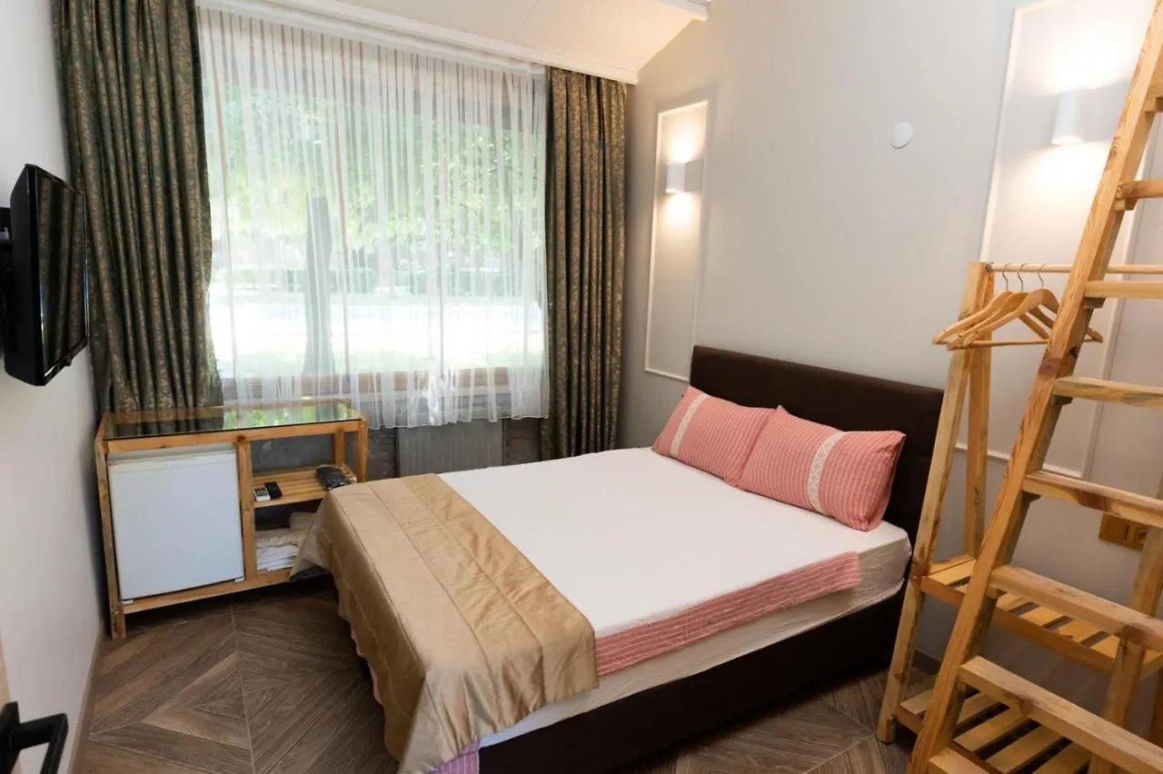 Mogla Tashan Hotel 무글라