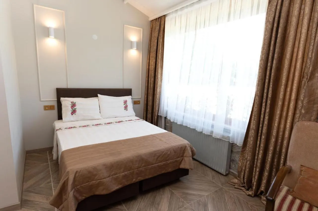 Mogla Tashan Hotel 무글라