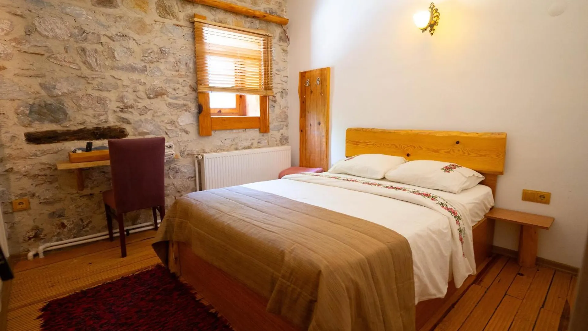 Mogla Tashan Hotel 무글라