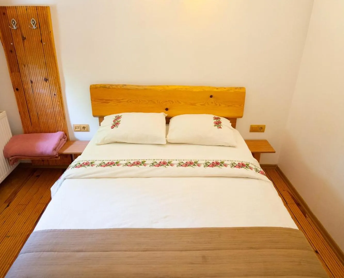 Mogla Tashan Hotel 무글라