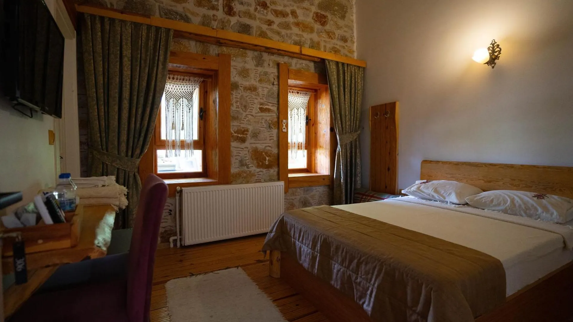 Mogla Tashan Hotel 무글라