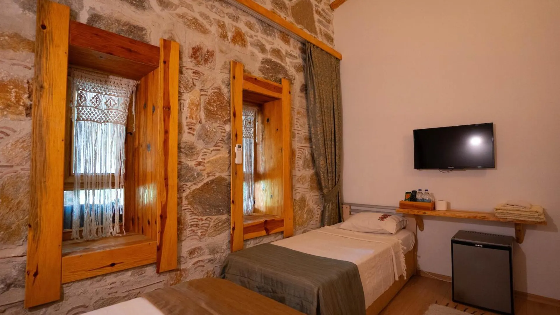 Mogla Tashan Hotel 무글라