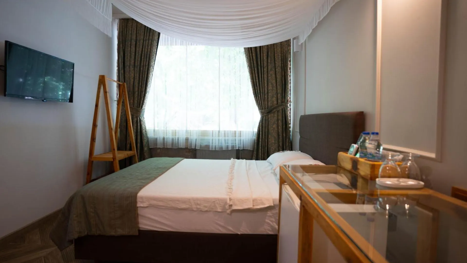 Mogla Tashan Hotel 무글라